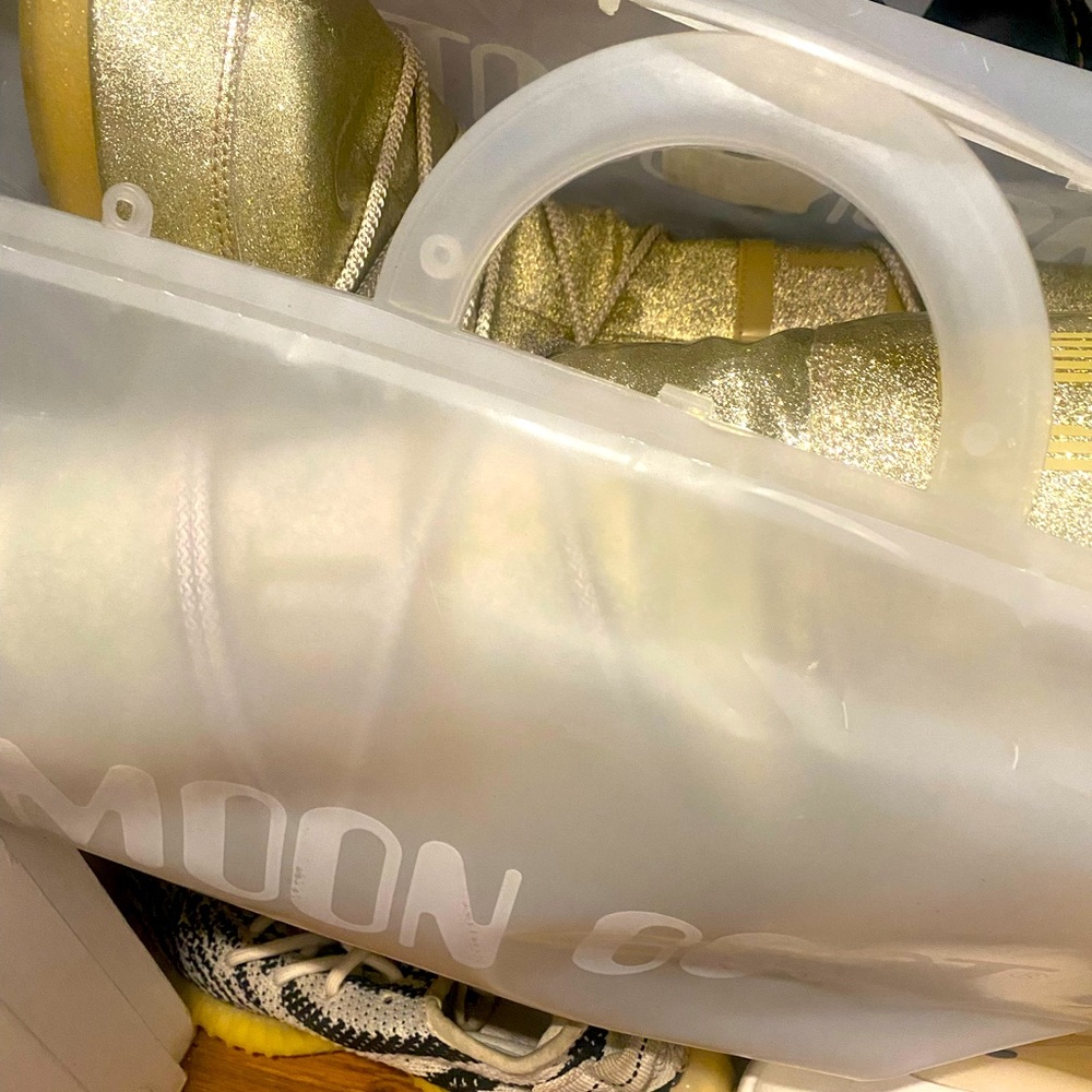 Worn 1 time text can negotiate price through other resources leave number below